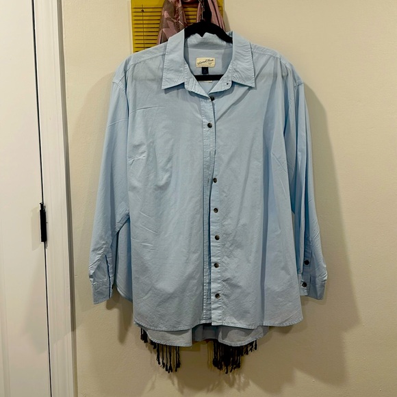 Universal Thread Tops - EUC 100% Cotton Light blue blouse. Great for layering on cool days/evenings